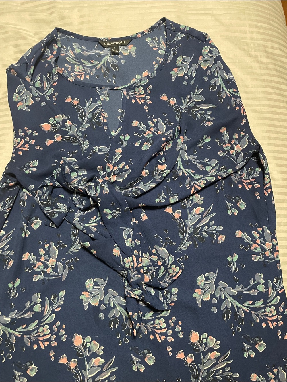 41 Hawthorn Navy Floral Keyhole Tie-Sleeve Top